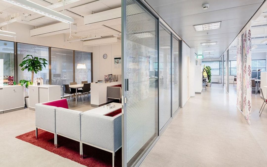 Tilatehokkuus ja työhyvinvointi – miten pienempi tila voi lisätä tuottavuutta?