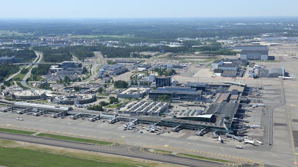 Helsinki-vantaan lentokentän ilmakuva tuo esiin logistisesti erinomaisen sijainnin ja kulkuyhteydet