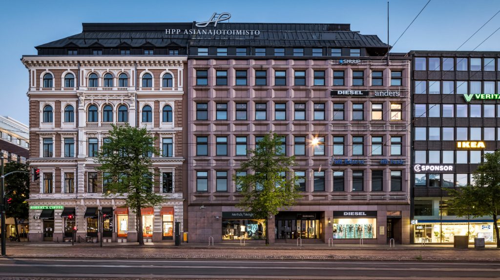 Bulevardi 1 toimitilat yhdistävät historiallisen arvokkuuden ja modernit ratkaisut Helsingin keskustassa – edustavia ja muunneltavia toimistotiloja yrityksille.