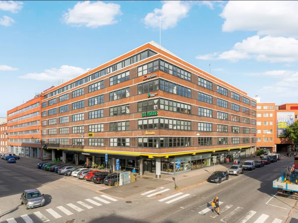 Kuortaneenkatu 1 toimitilat Sörnäisissä