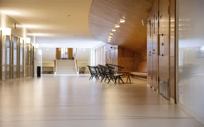 Miksi jotkut toimitilat tuntuvat heti oikeilta? Arkkitehtuurin näkymättömät vaikutukset yrityksen menestykseen