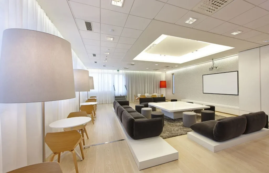 Yhteiskäyttöinen lounge-tila Alberga Business Parkin palvelukokonaisuudessa