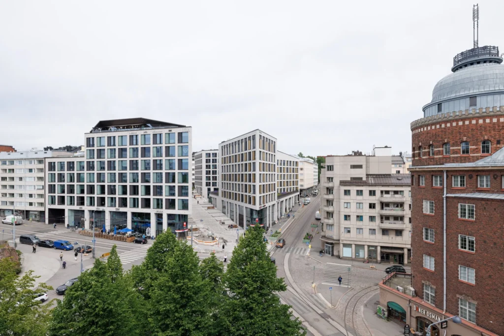 Hakaniemen ja Siltasaaren modernisoidut toimitila-alueet